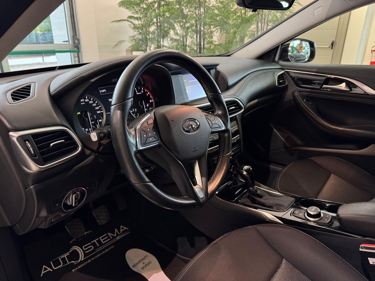 INFINITI Q30 1.6t Business 122cv - PREZZO REALE!