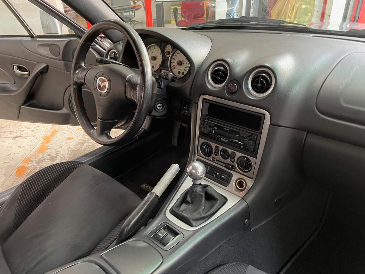 Mazda MX-5 1.6i 16V con HARD-TOP!!!