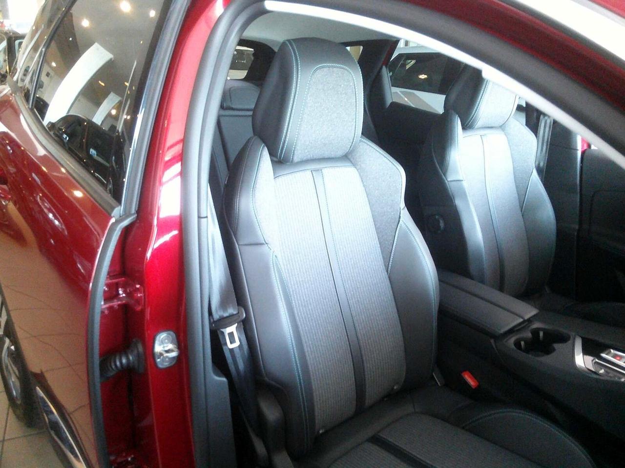Peugeot 3008 Hybrid 225 e-EAT8 Allure Pack