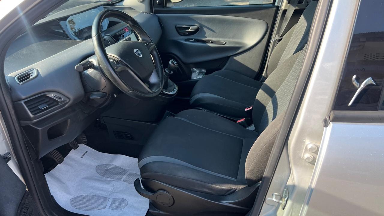 Lancia Ypsilon 1.2 69 CV 5 porte Silver