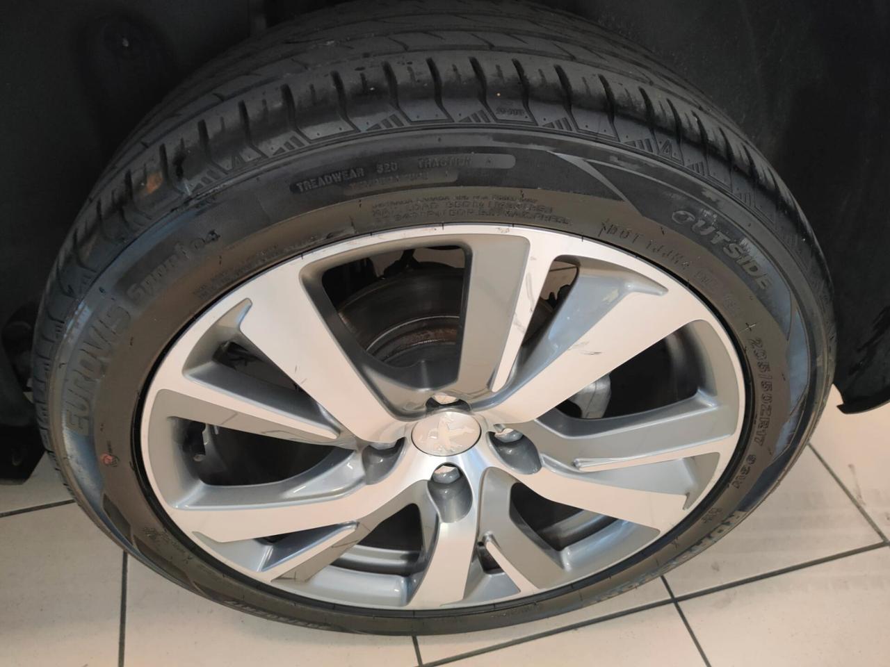 Peugeot 2008 BlueHDi 100 S&S Allure