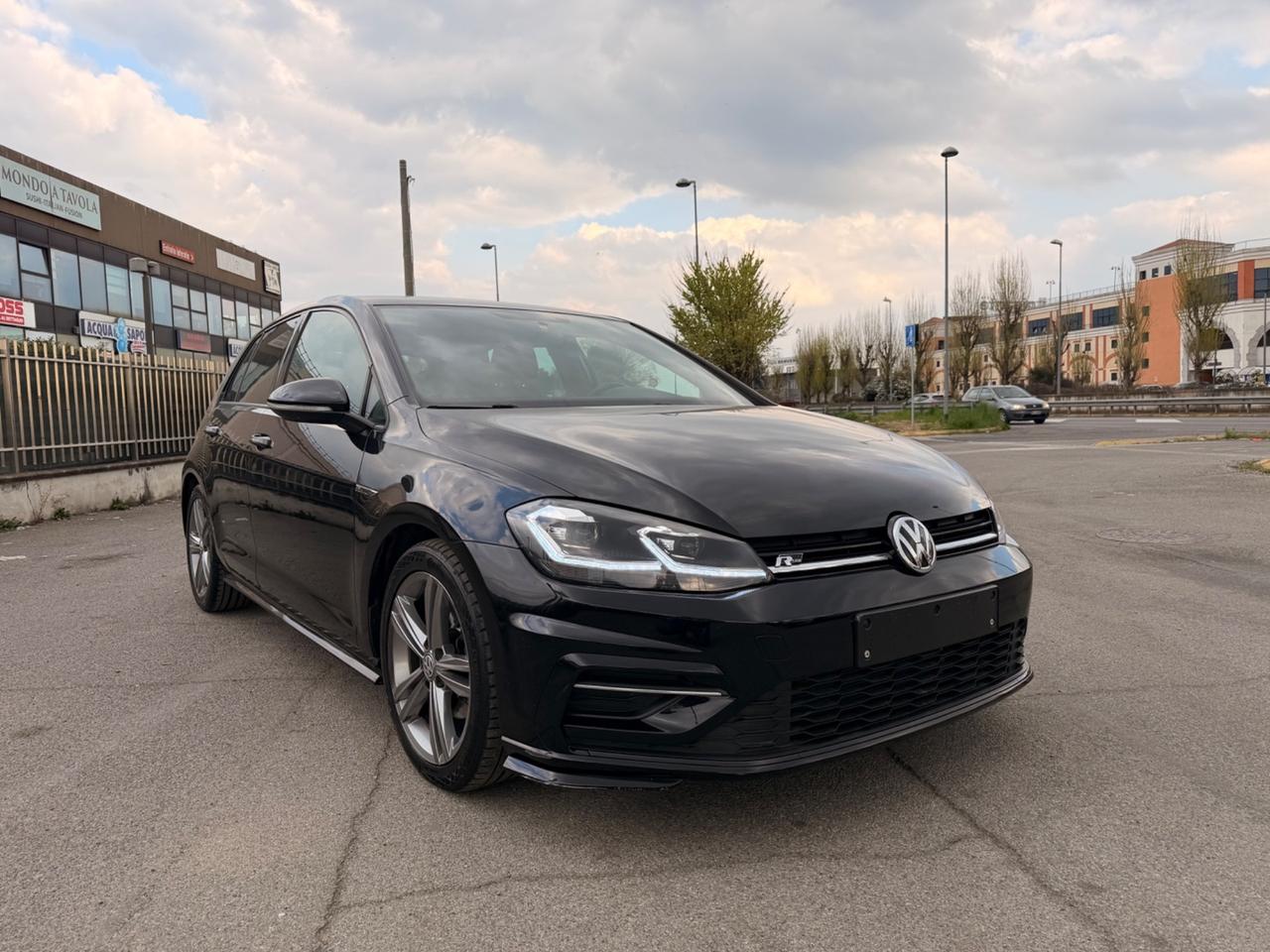Volkswagen Golf 2.0 TDI DSG 5p. R-Line