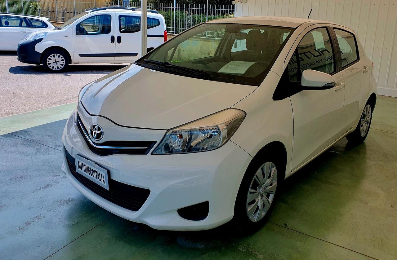Toyota Yaris Lounge 1.0 BENZ. CON NAVI - 2013 - KM. 82.000