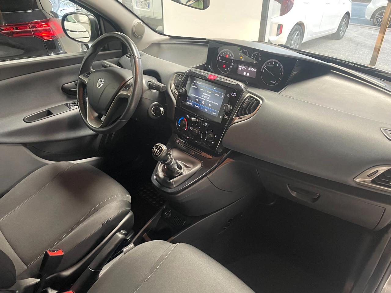 Lancia Ypsilon 1.0 FireFly 5 porte S&S Hybrid Gold