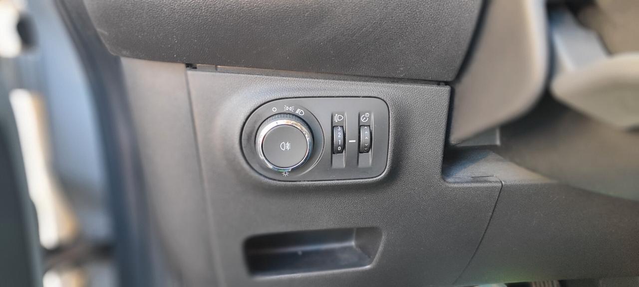 Opel Corsa 1.2 5 porte b-Color