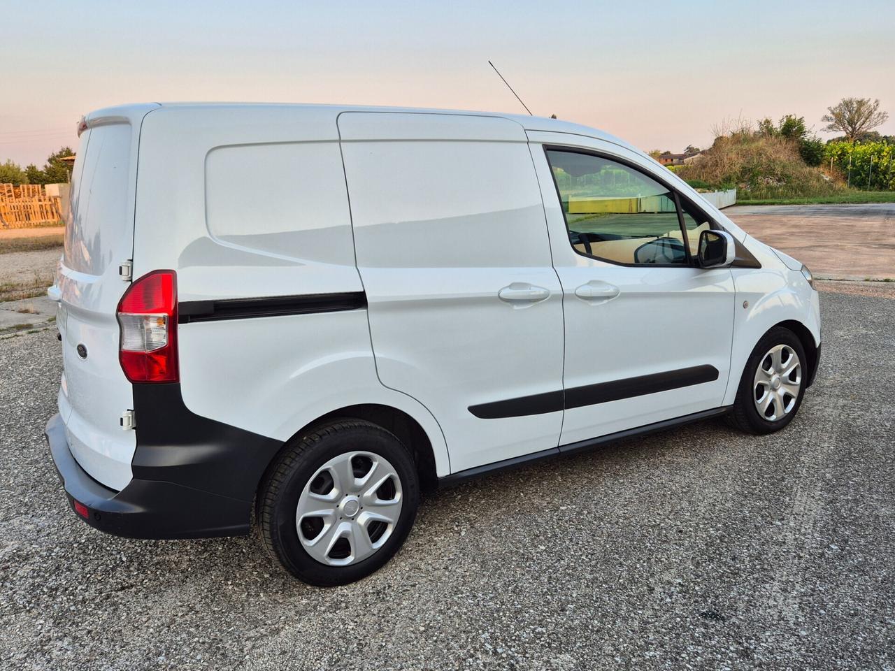 Ford Transit Courier 1.5 TDCi 95CV Van Trend