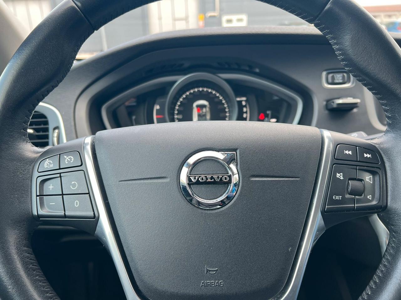 Volvo V40 D2 R-design Momentum 2016