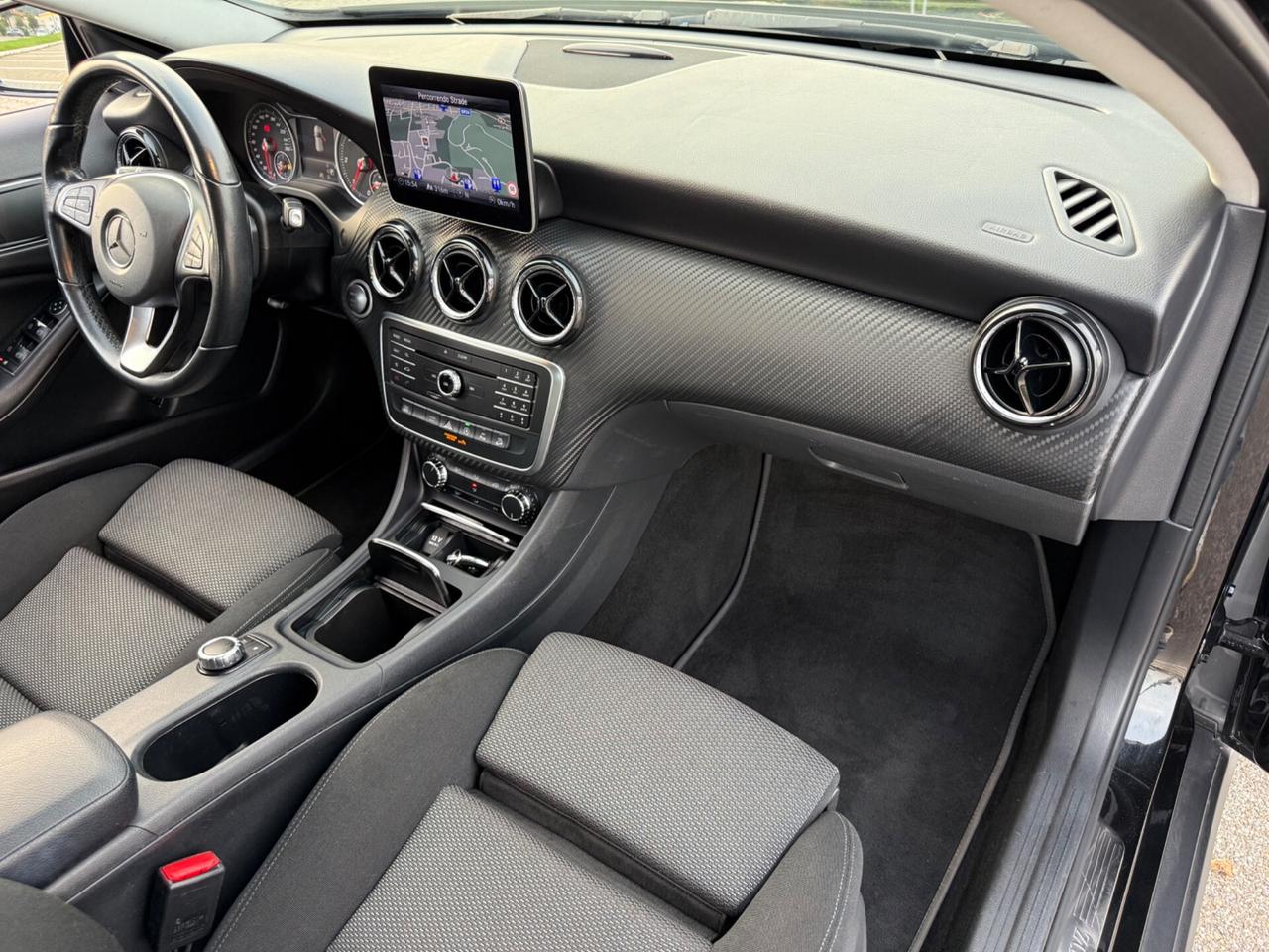 Mercedes-benz GLA 200d Automatic 4Matic Premium*Led*Full