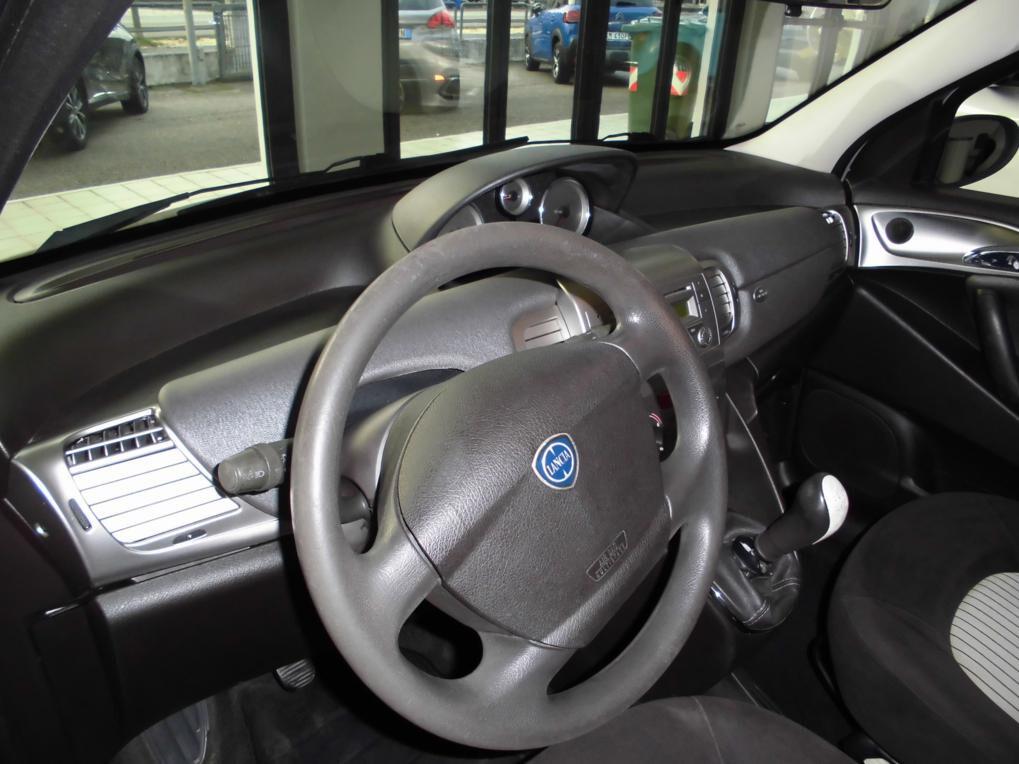 Lancia Ypsilon 1.3 MJT 90 CV Oro Plus