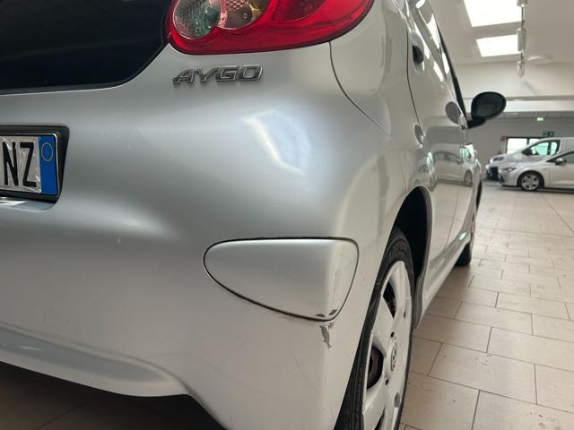 TOYOTA Aygo 1.0 12V VVT-i 5 porte Sol m-mt