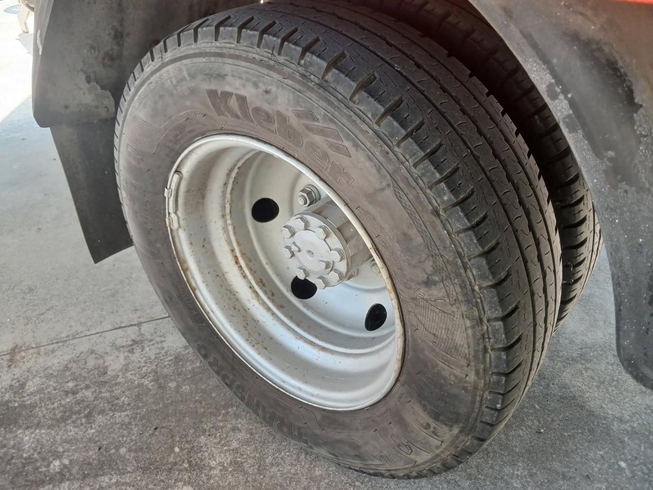 Nissan L-35 L-35.095 4.0 diesel PC-RG Cabinato km 166000 ALLESTITO X RISTORAZIONE