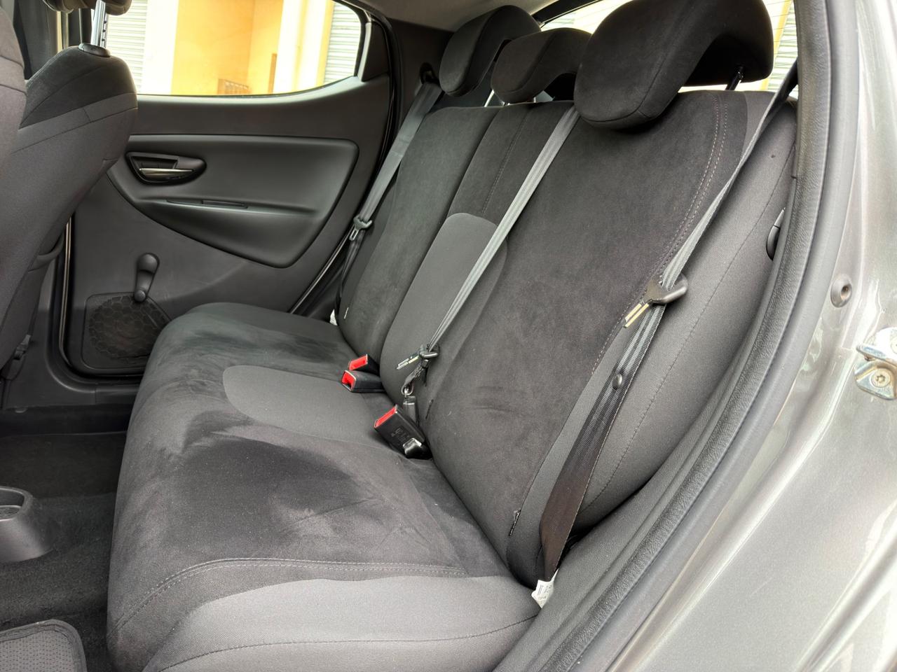 Lancia Ypsilon 1.2 69 CV 5 porte NEOPATENTATI