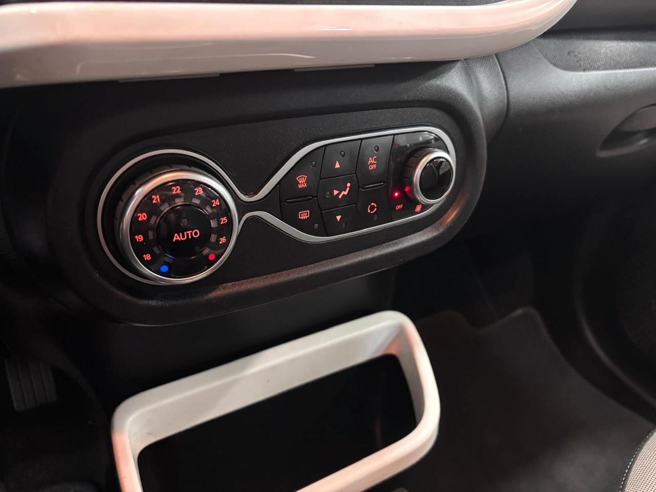 RENAULT TWINGO 1.0 LUXE EDITION