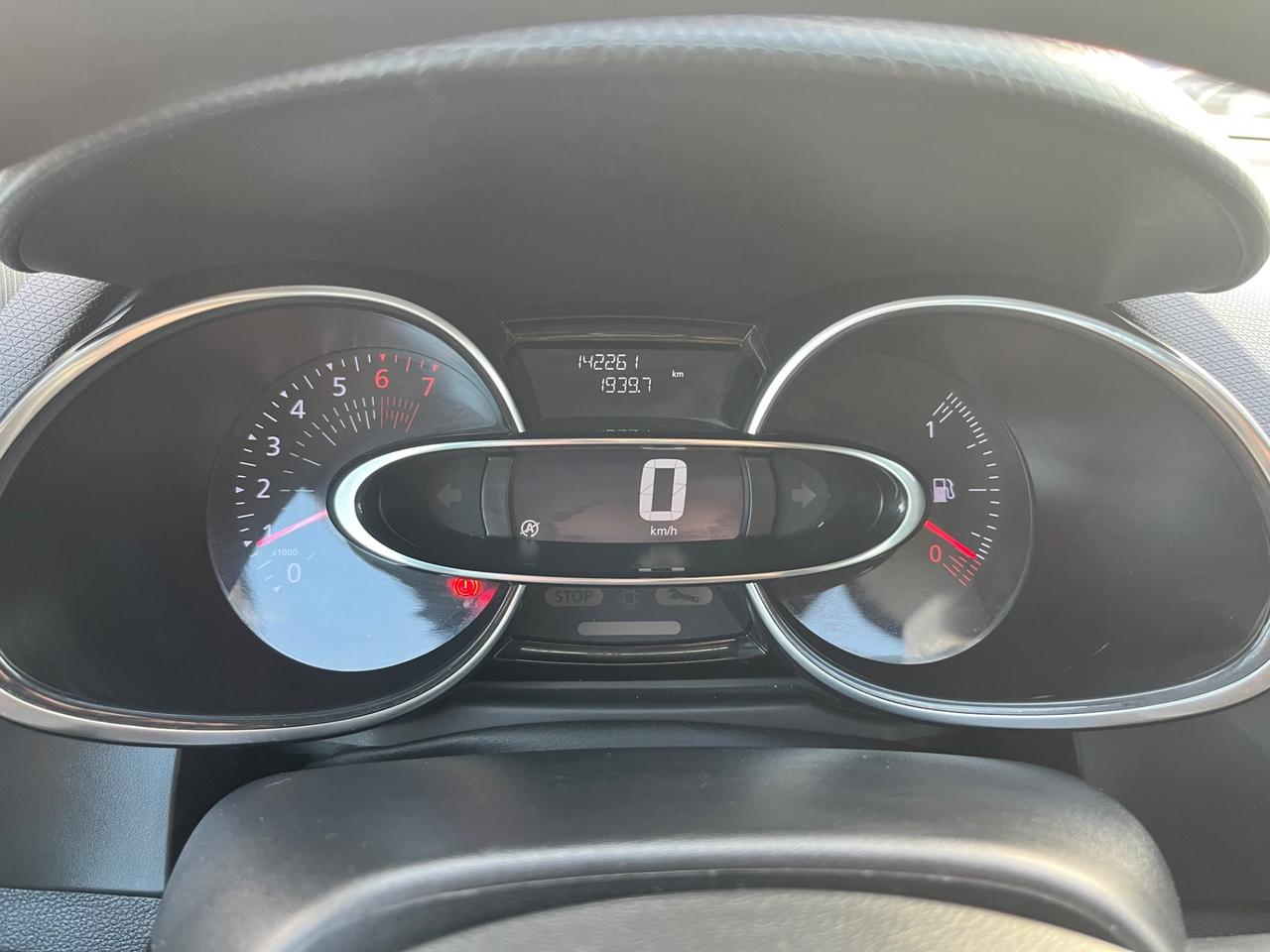 Renault Clio TCe 12V 90 CV 5 porte Moschino Intens