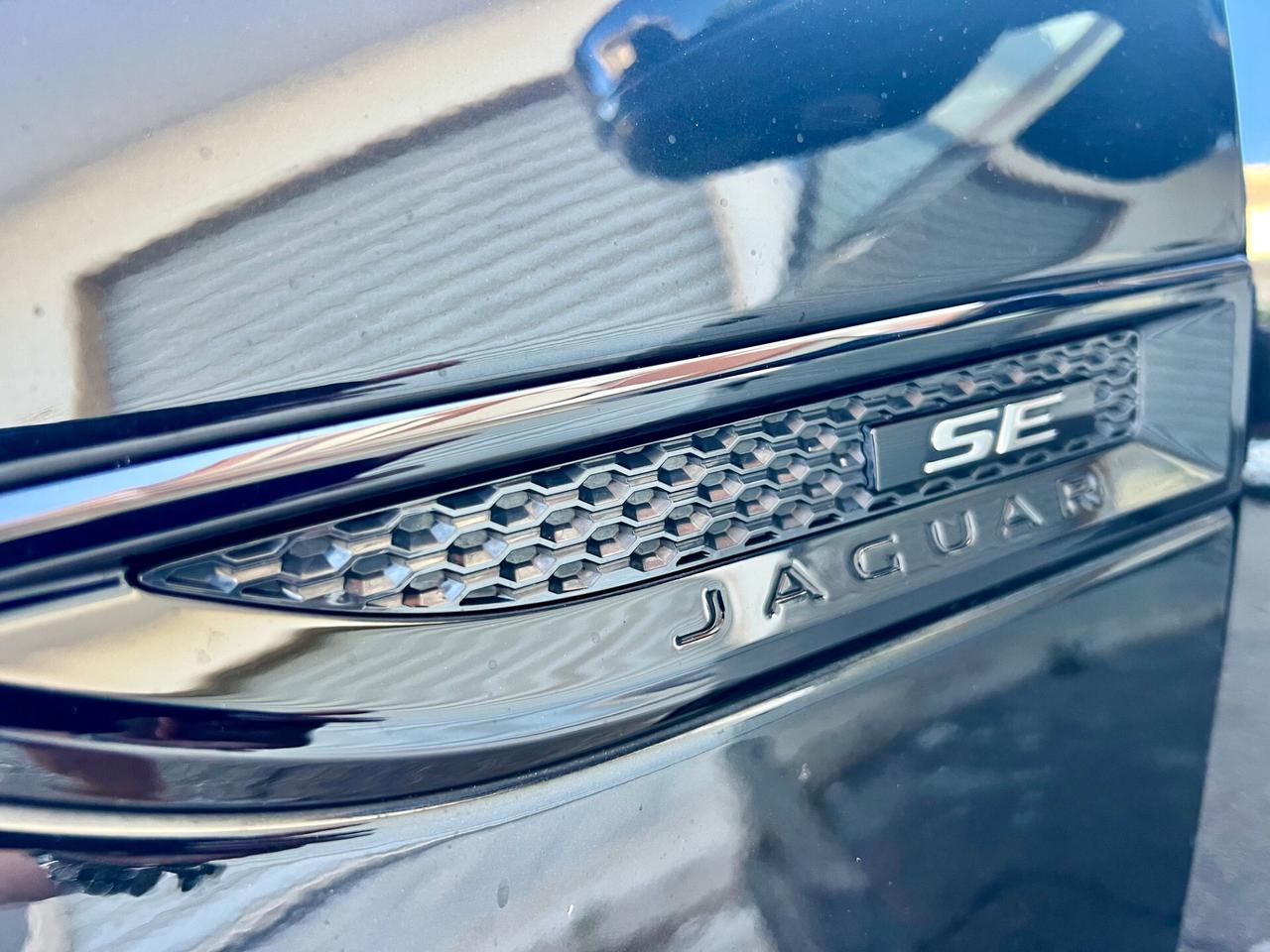 Jaguar E-Pace 2.0D 180 CV AWD aut. R-Dynamic SE