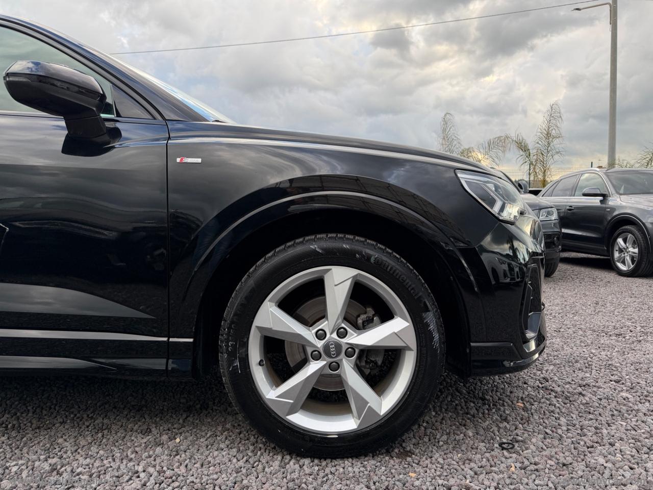 AUDI Q3 SPORTBACK 2.0TDI S-line NAVI FULL LED RETROCAMERA 360