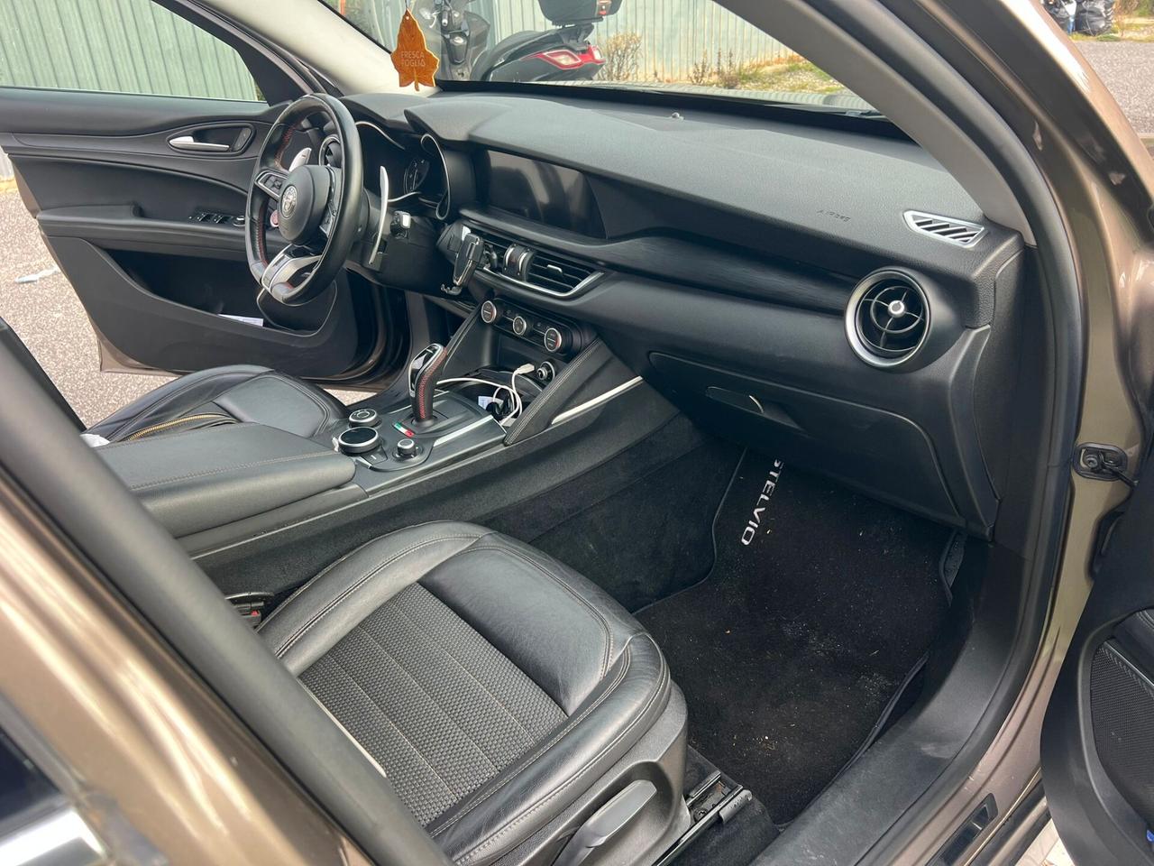 Alfa Romeo Stelvio 2.2 Turbodiesel 180 CV AT8 Q4 Super