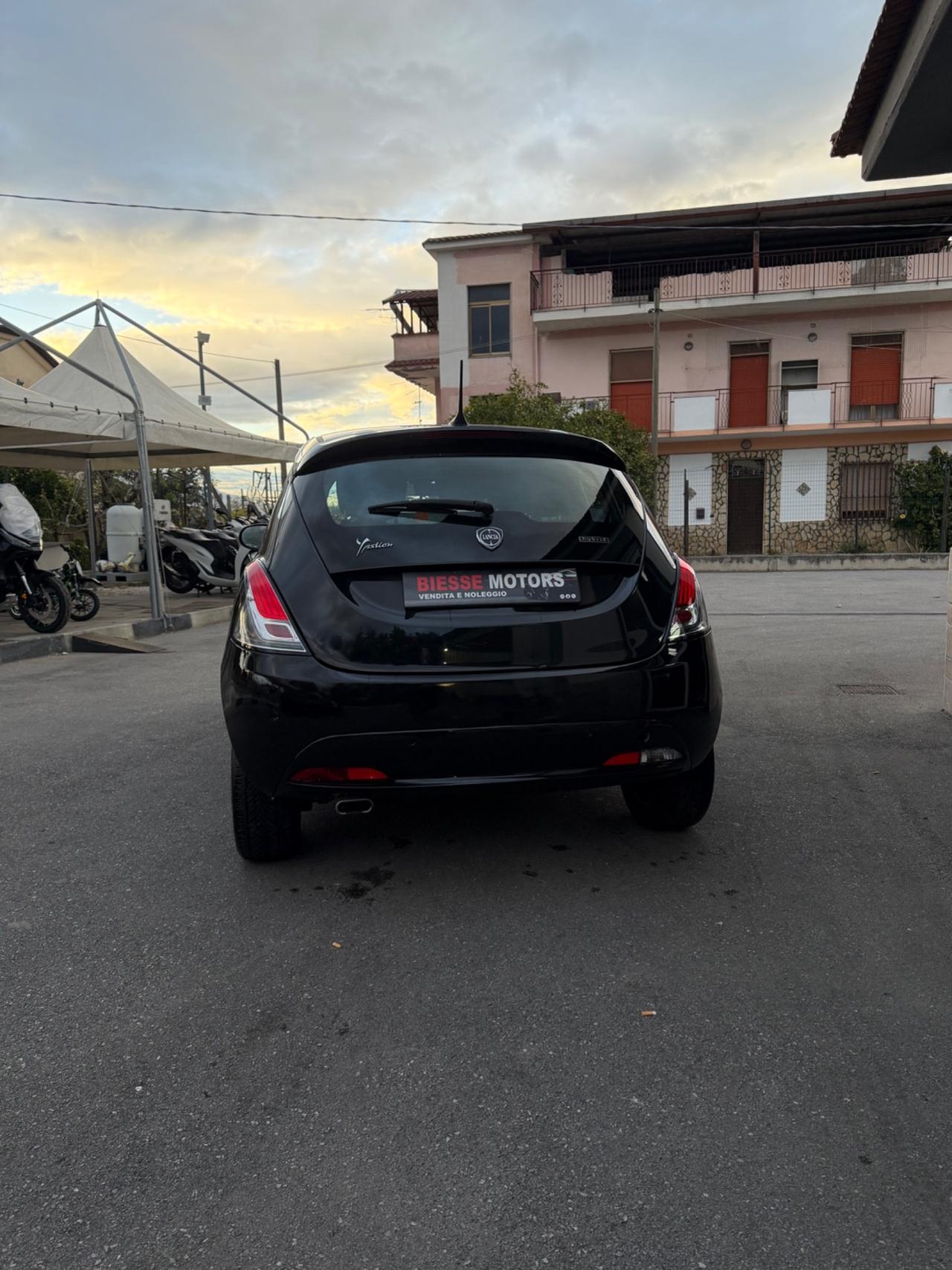 Lancia Ypsilon 1.0 FireFly 5 porte S&S Hybrid Ecochic Gold