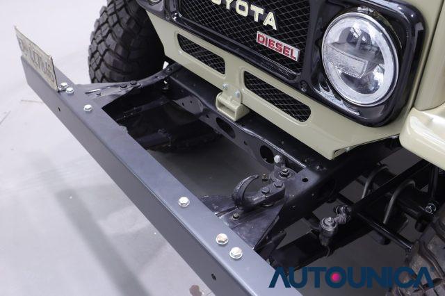 TOYOTA Land Cruiser BJ 42 RESTAURATA