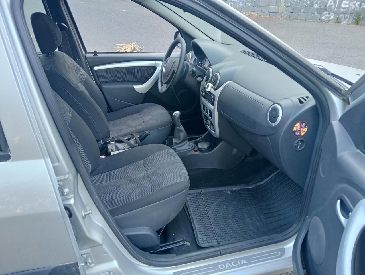 Dacia Logan pianale ribassato trasporto disabili