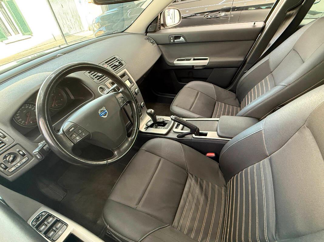 Volvo V50 VOLVO V50 2.0d Momentum powershift