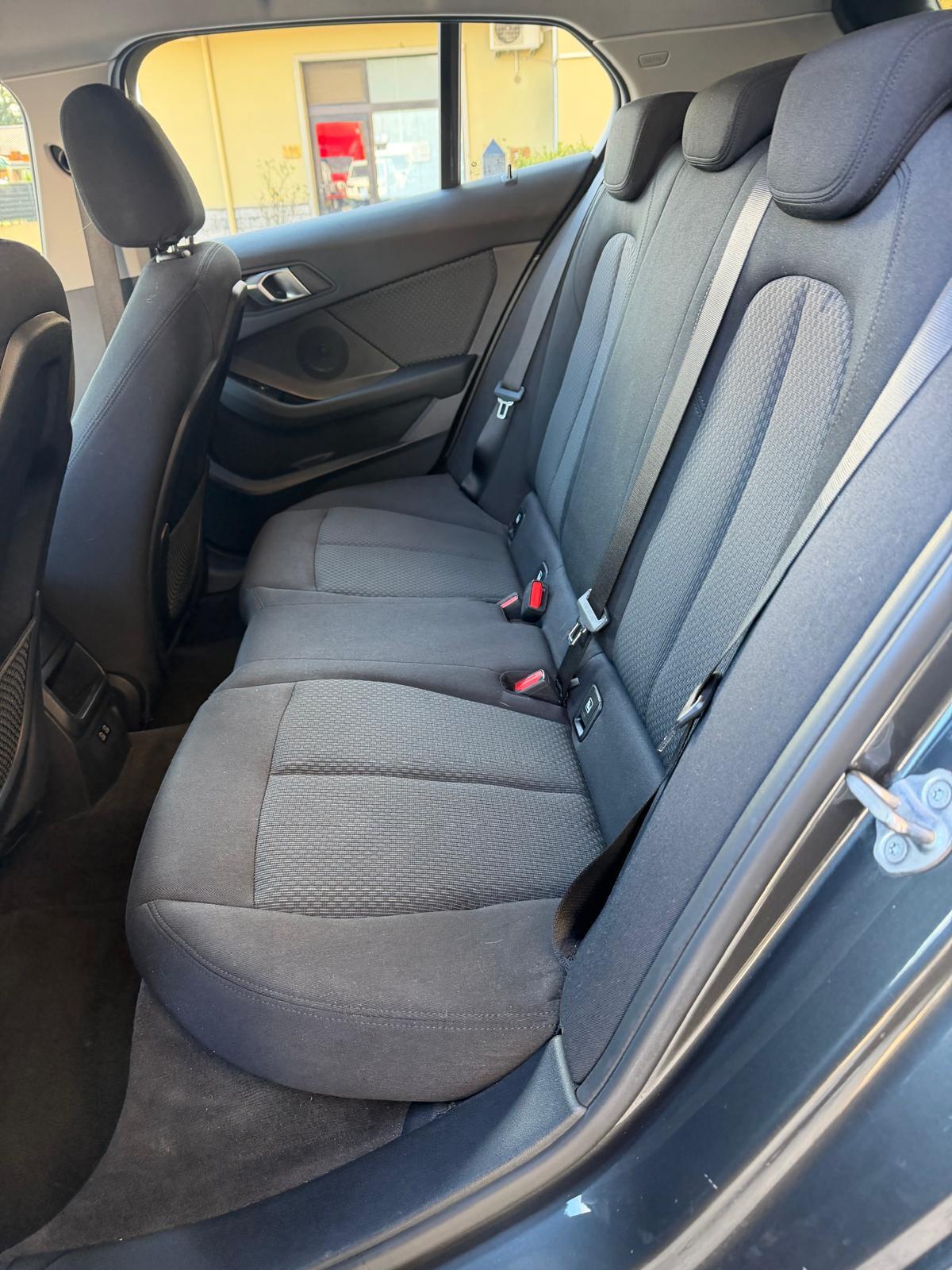 Bmw 116 116d 5p. Business Advantage