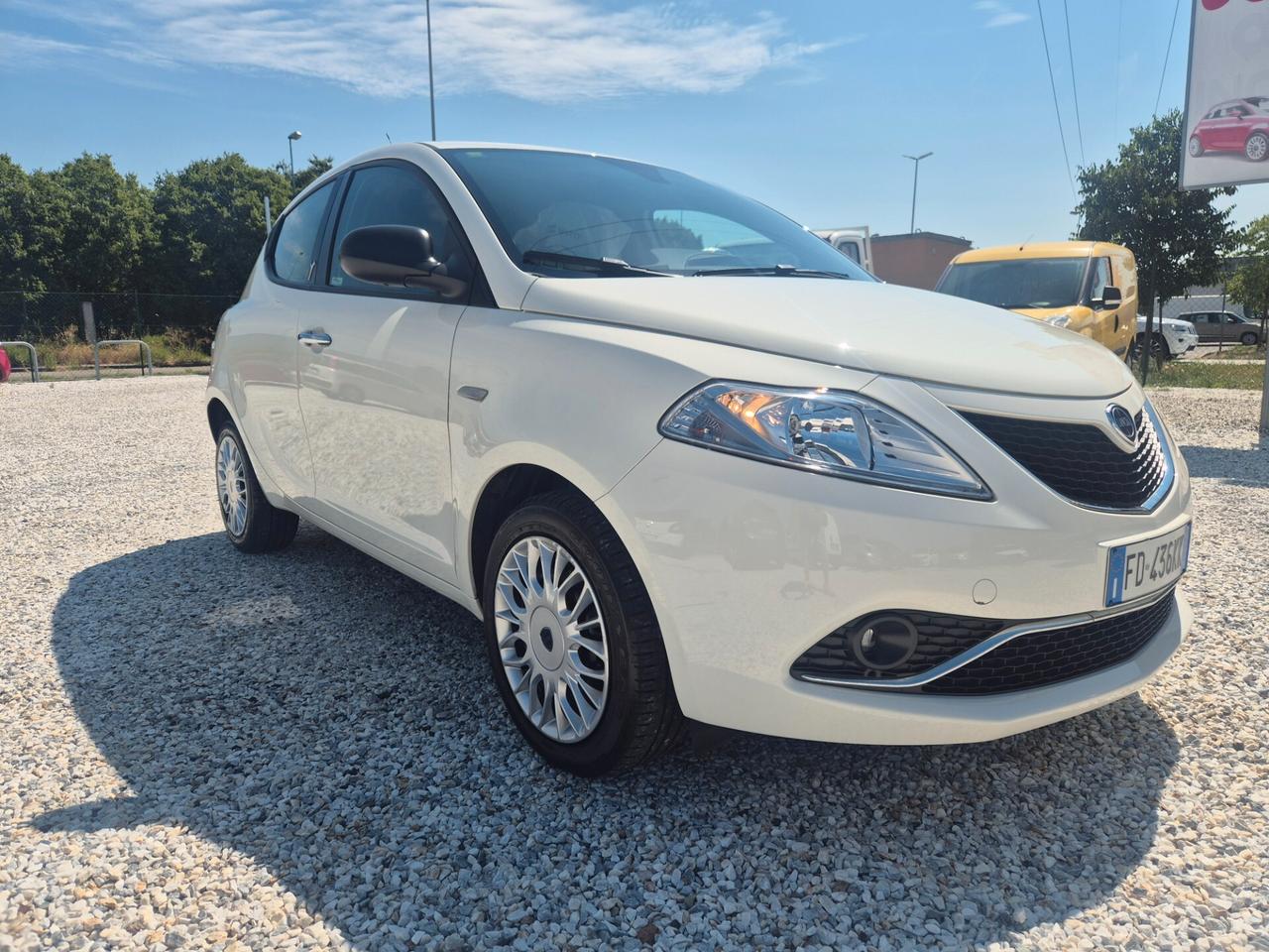 Lancia Ypsilon 24800 KM PARI AL NUOVO