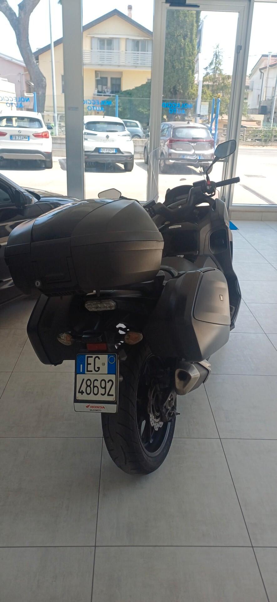 Honda Integra 750