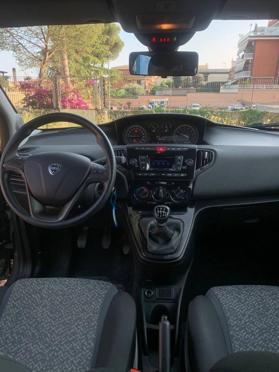 Lancia Ypsilon 1.0 FireFly 5 porte S&S Hybrid Silver UNIPRO.