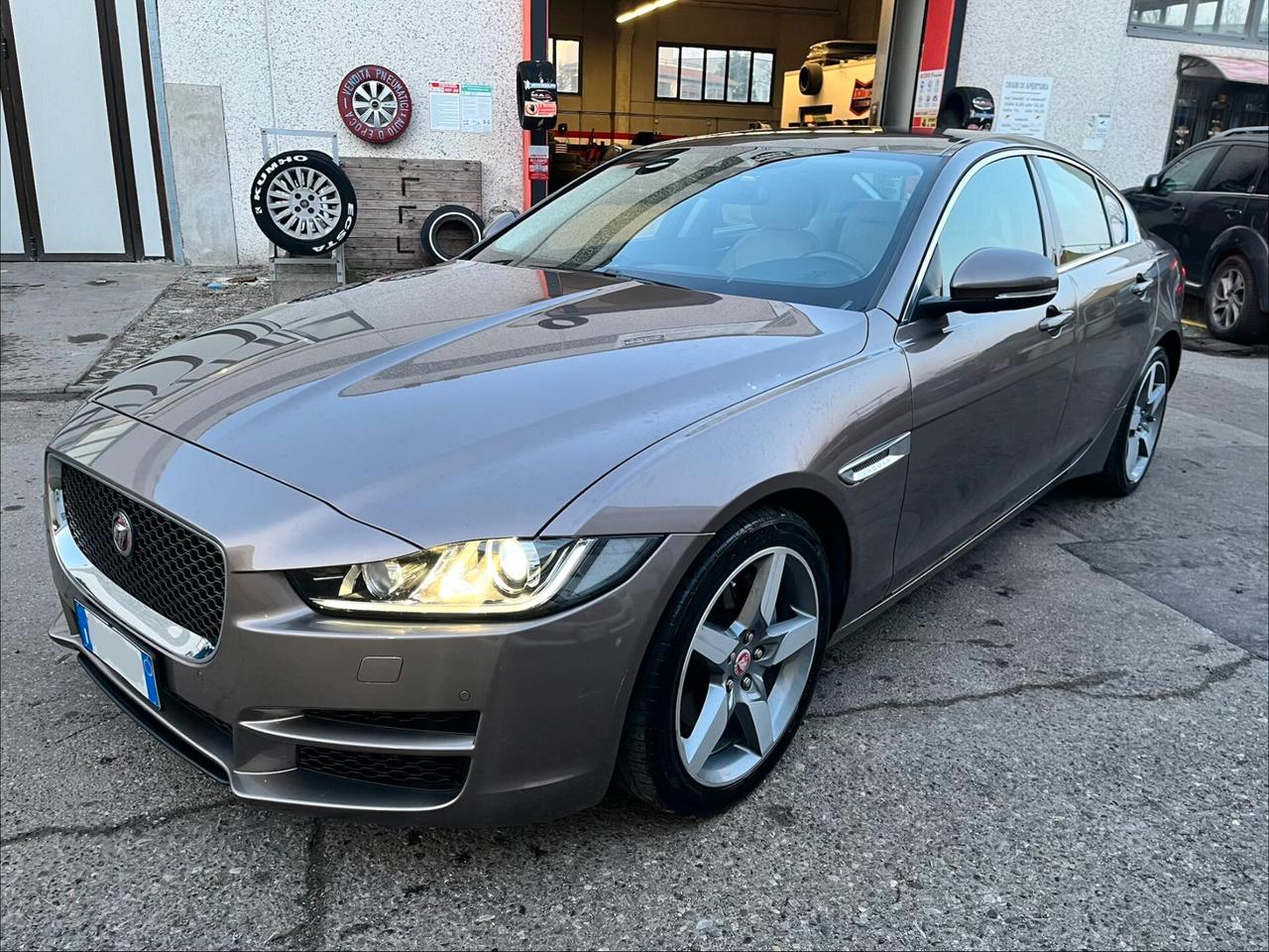 Jaguar XE 2.0 D Turbo Portfolio