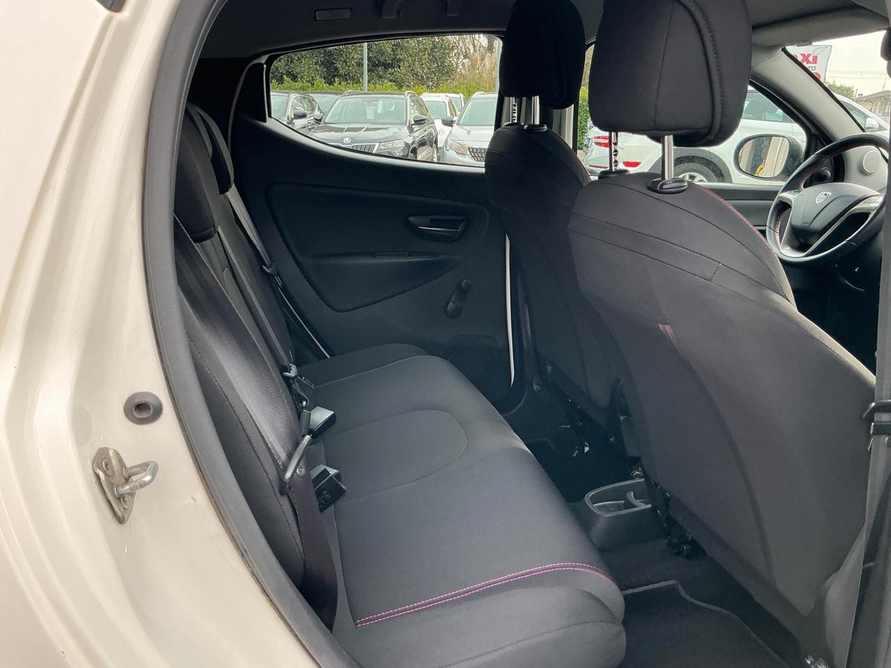 Lancia Ypsilon 1.2 benzina Neopatentati