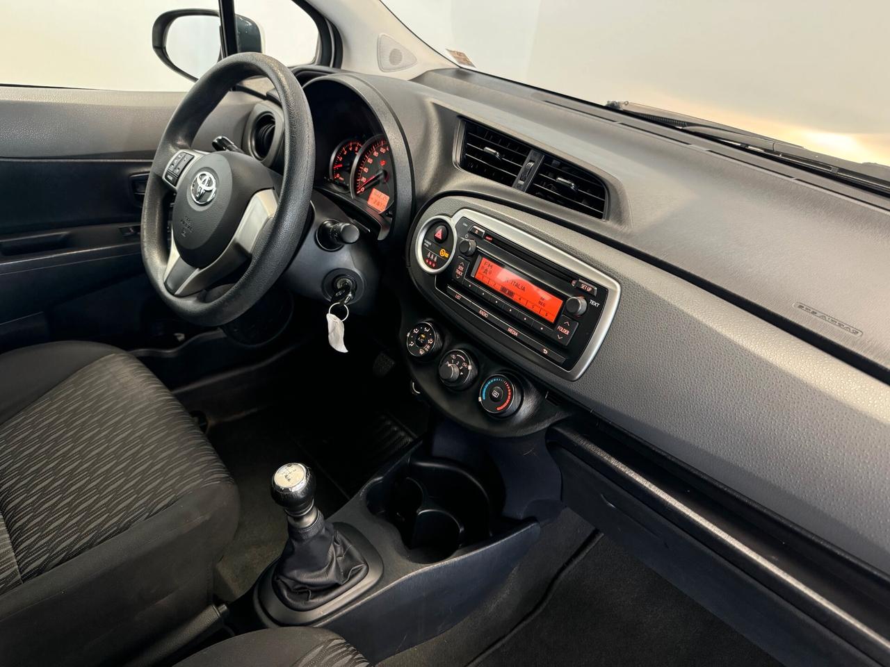 Toyota Yaris 1.4 D-4D 5 porte MECCANICA OK CARROZZERIA DA RIVEDERE