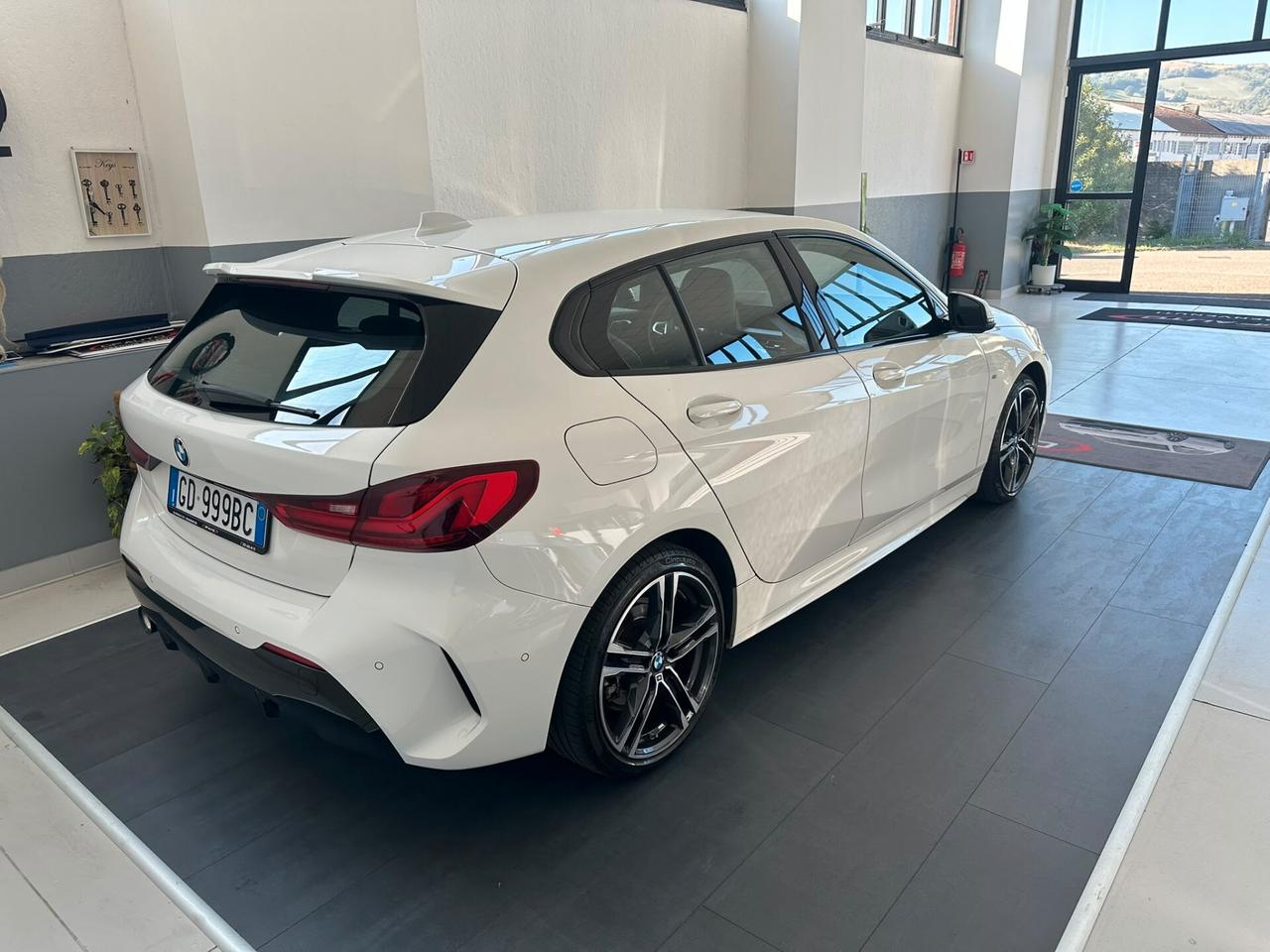 Bmw 116 116d 5p. Msport
