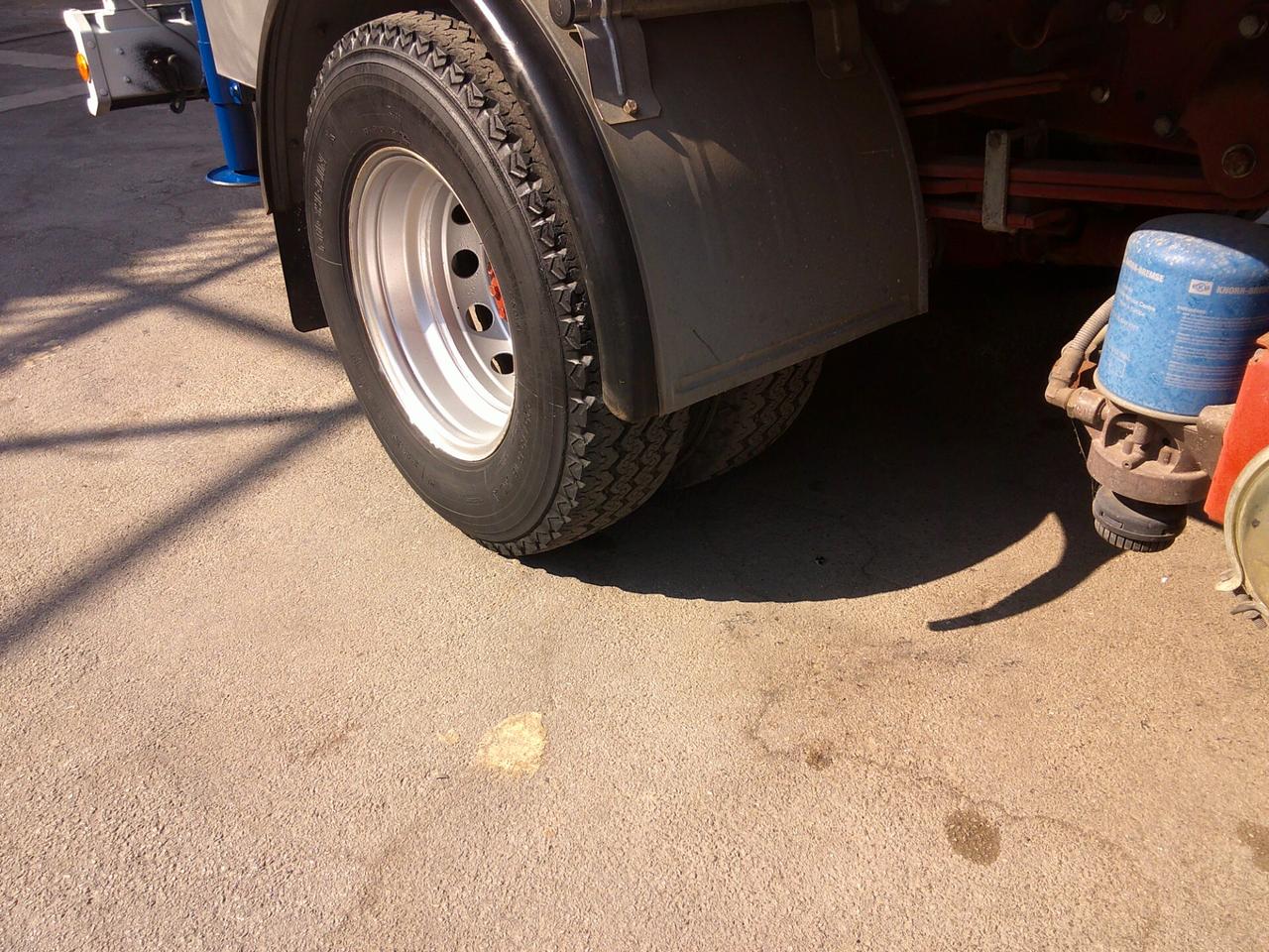 Iveco EUROCARGO RIBALTABILE CON GRU 92000 KM 98