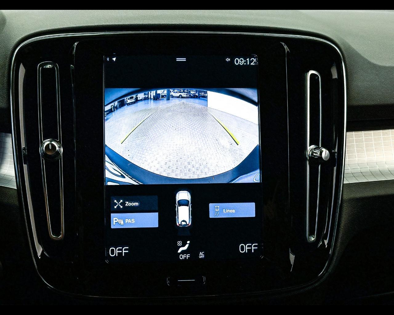 VOLVO XC40 B4 AWD Geartronic Momentum Pro