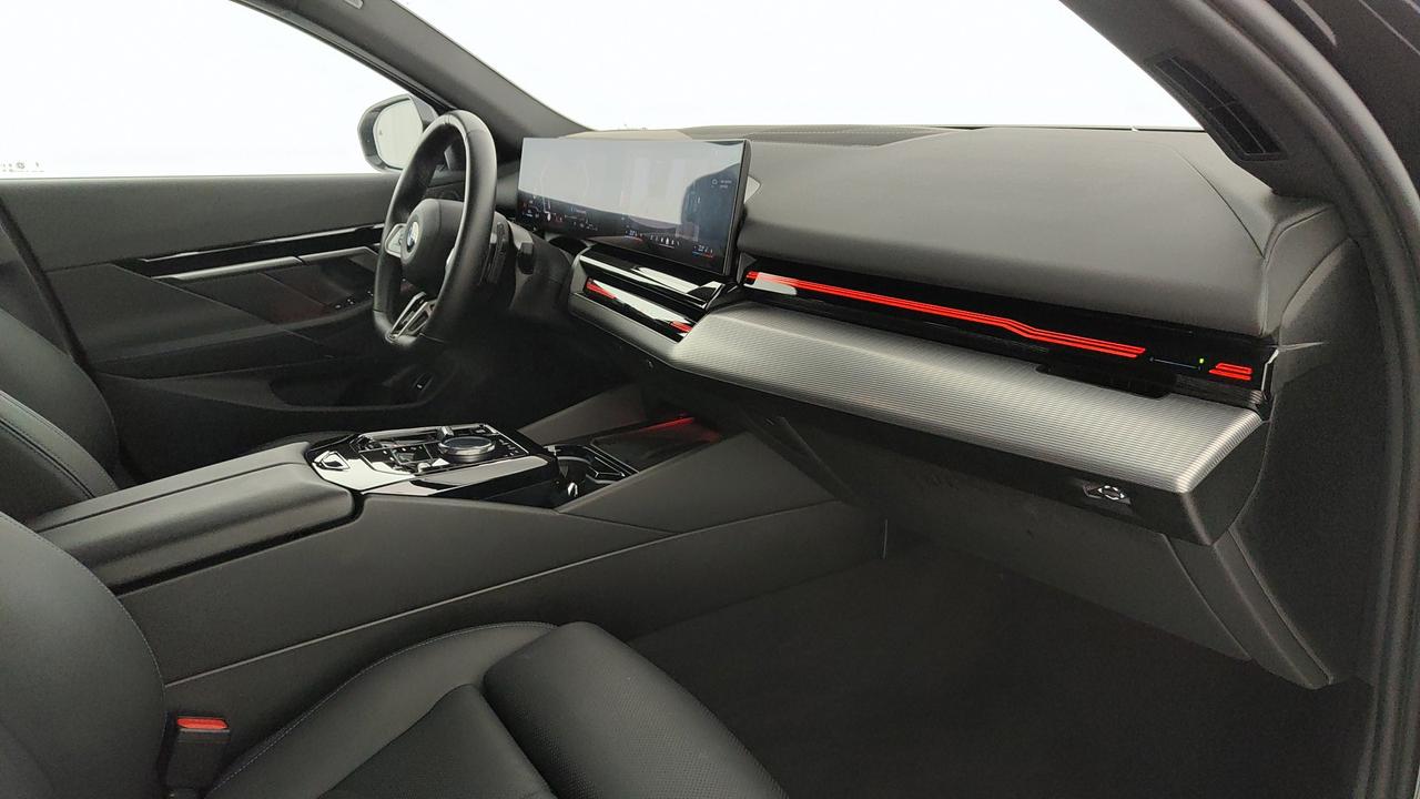 BMW Serie 5 G61 2024 Touring - 520d Touring 48V xdrive MSport Pro auto