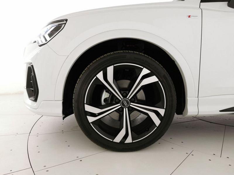 Audi Q3 35 1.5 tfsi Identity Black s-tronic