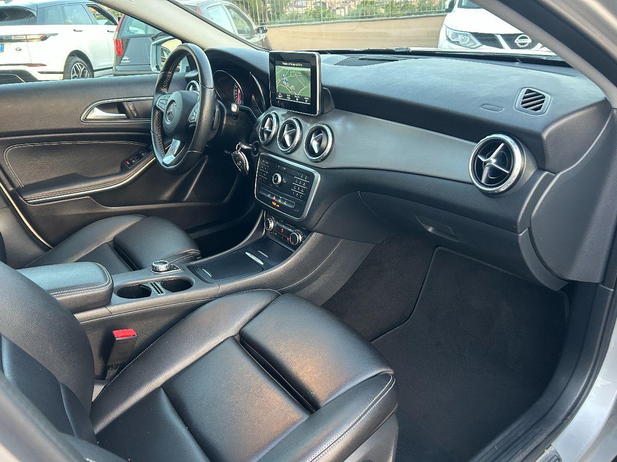 MERCEDES - Classe GLA - GLA 200 d Automatic 4Matic Premium TETTO