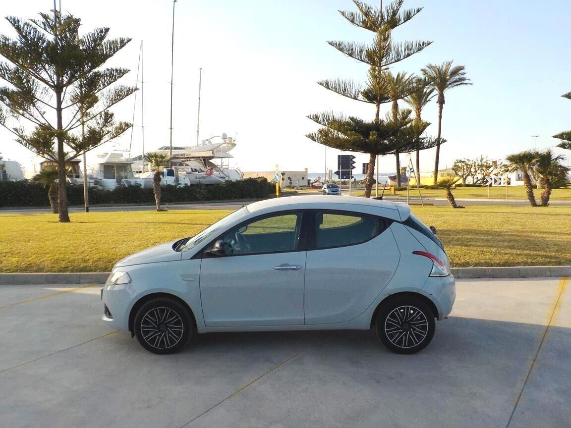 Lancia Ypsilon 1.0 FireFly 5 porte S&S Hybrid Ecochic Gold