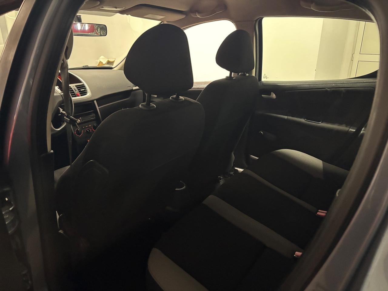 Peugeot 207 1.4 HDi 70CV OK NEOPATENTATI