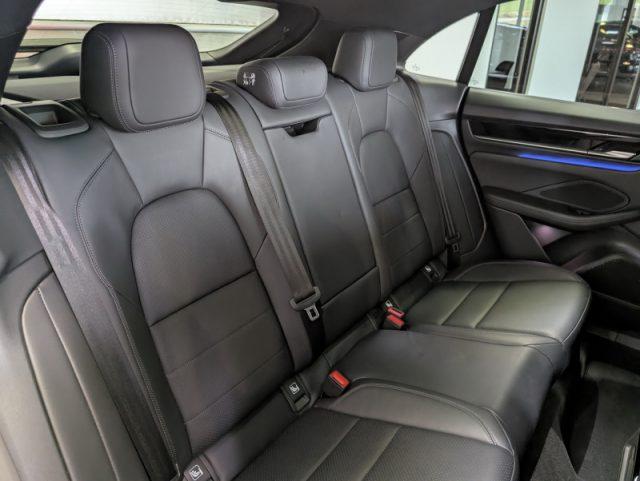 PORSCHE Macan Ev 4