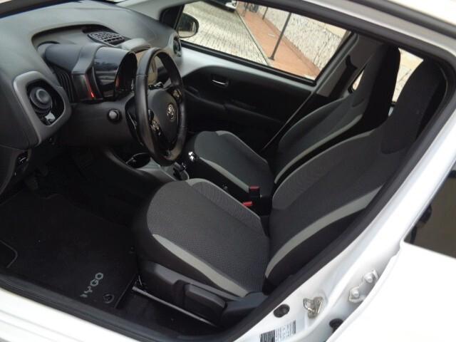Toyota Aygo Connect 1.0 VVT-i 72 CV 5 porte x-play MMT AUTOMATICA