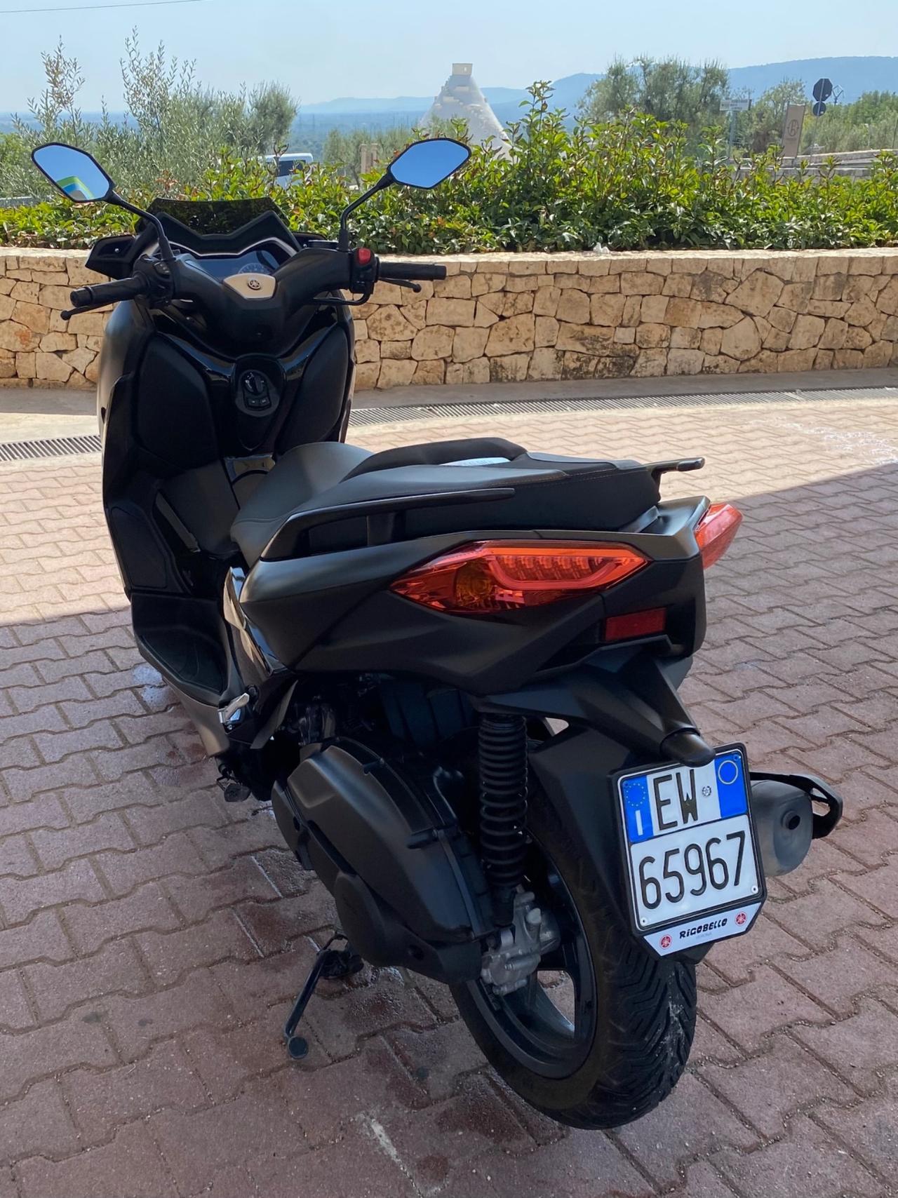 Yamaha X-Max 125
