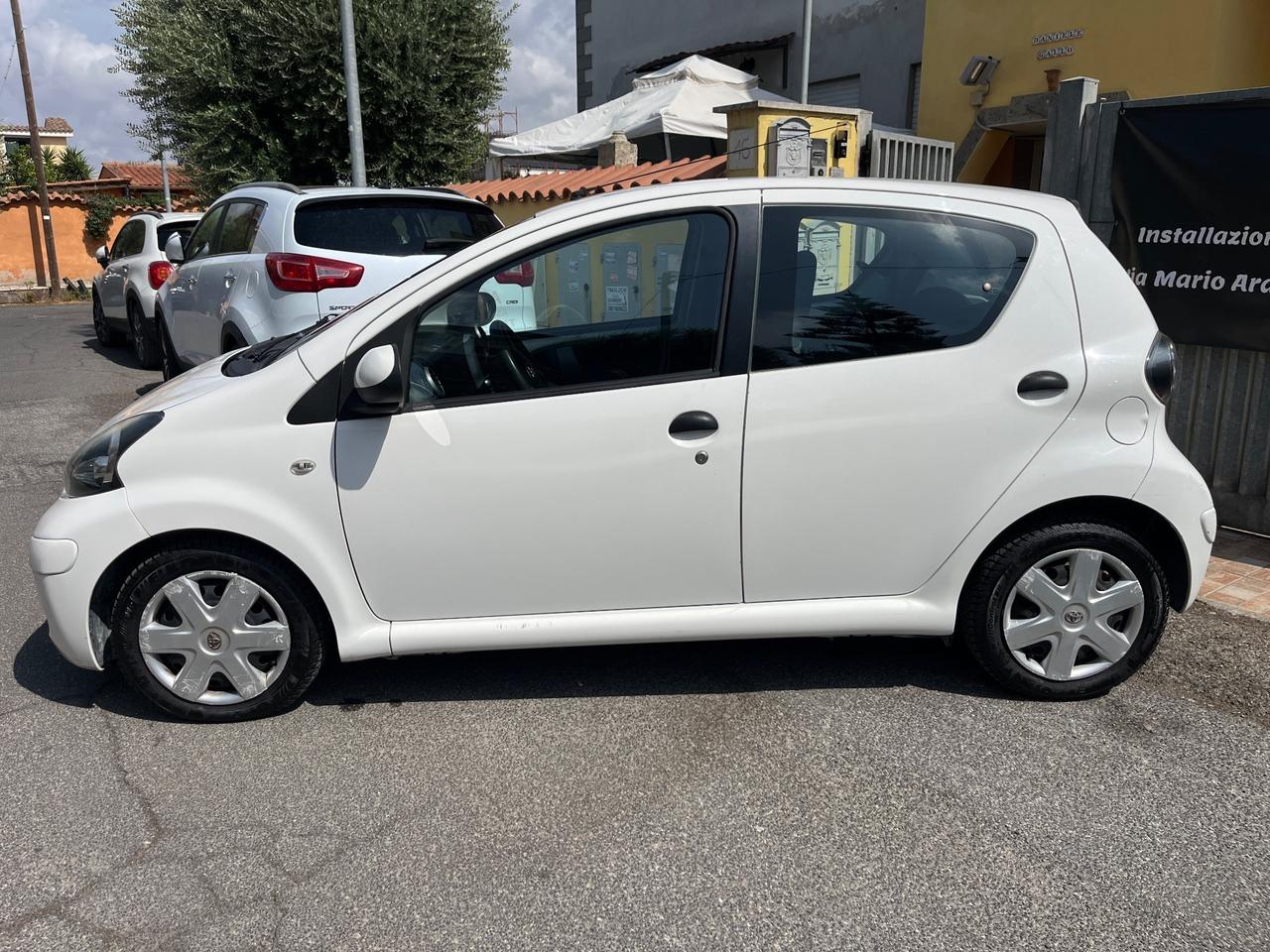 Toyota Aygo 1.0 12V VVT-i 5 porte Deep Ocean Connect