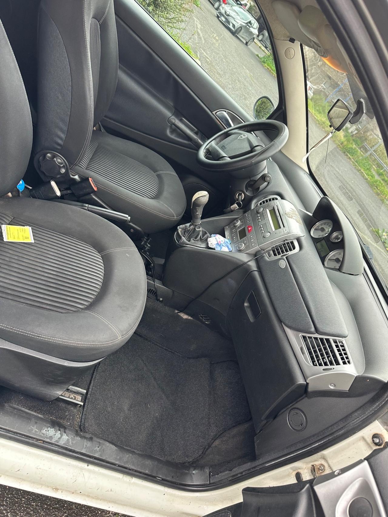 Lancia Ypsilon 1.3 MJT 75 CV Argento