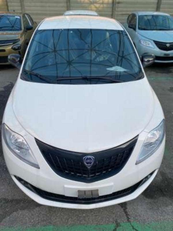 Lancia Ypsilon 1.0 FireFly Hybrid Oro