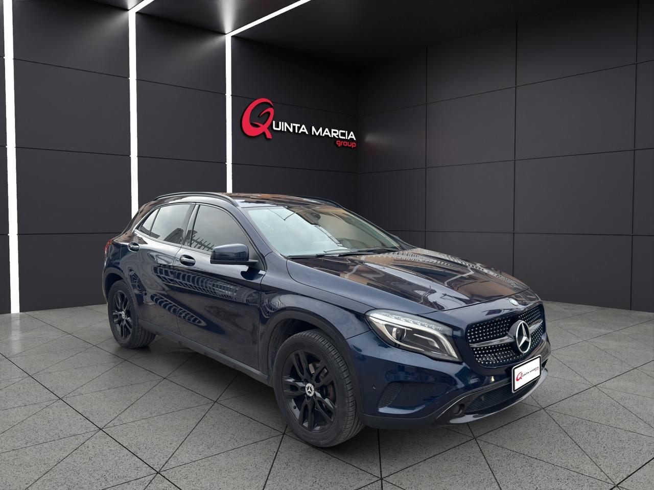 Mercedes-Benz GLA 200d SPORT AUTOMRETROCAMCARPLAY