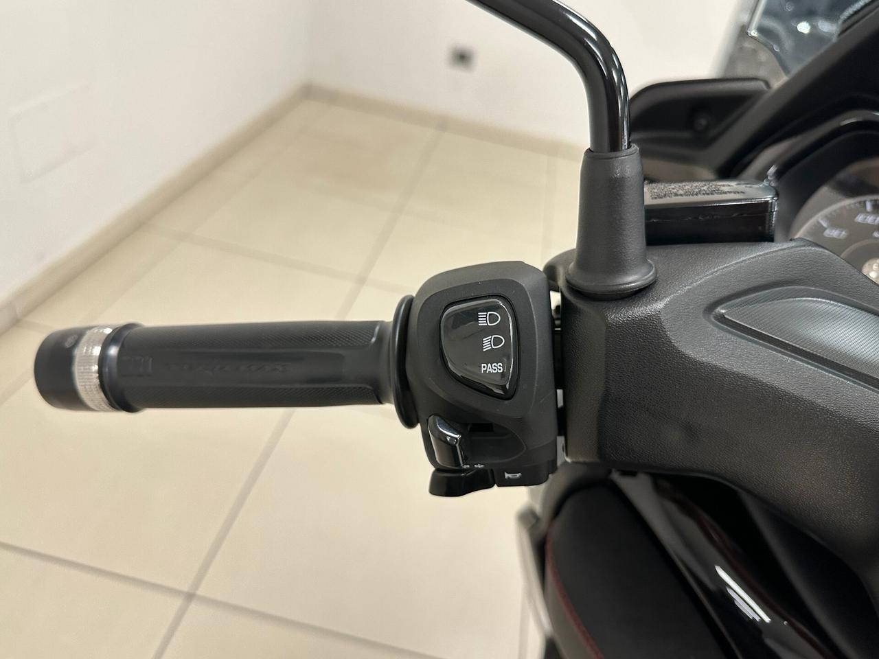 Yamaha X-Max 300 TECH MAX - 2022