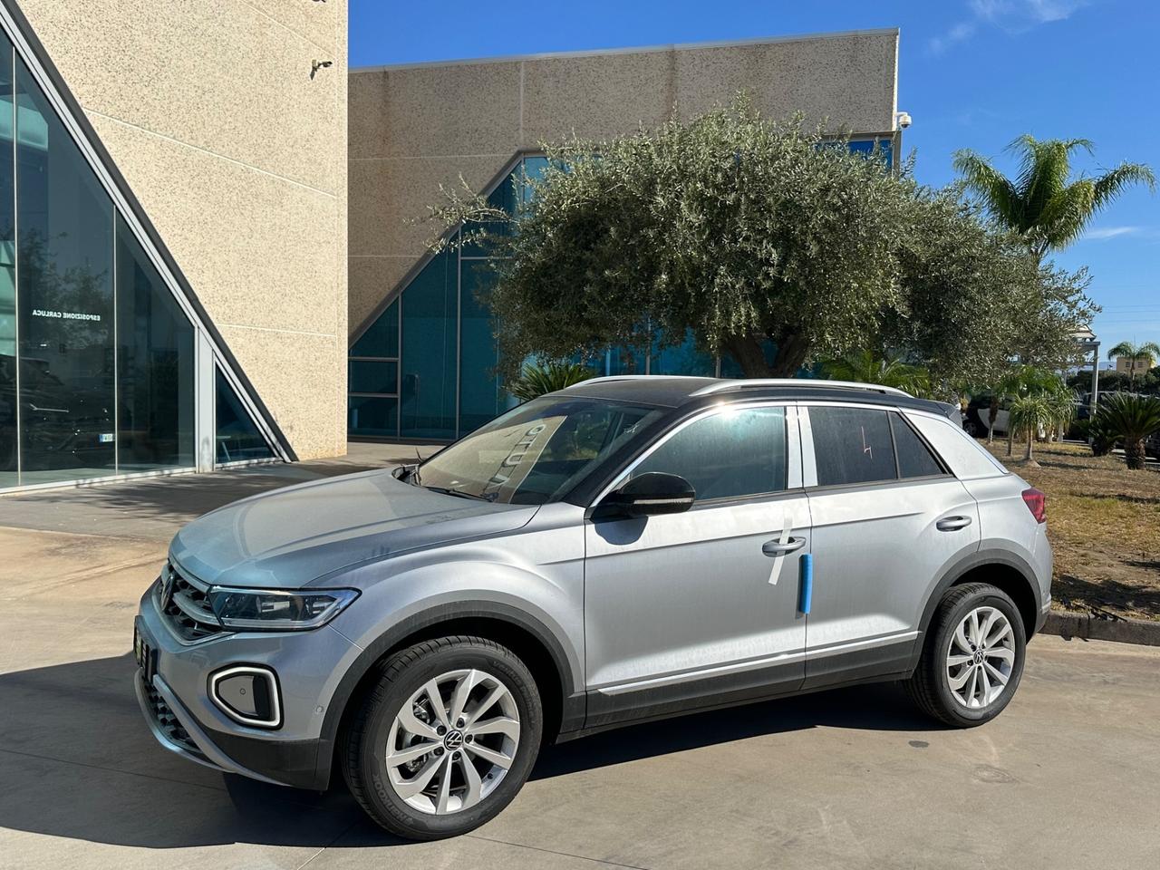 Volkswagen T-Roc 1.0 tsi Style possibilità noleggio no scoring