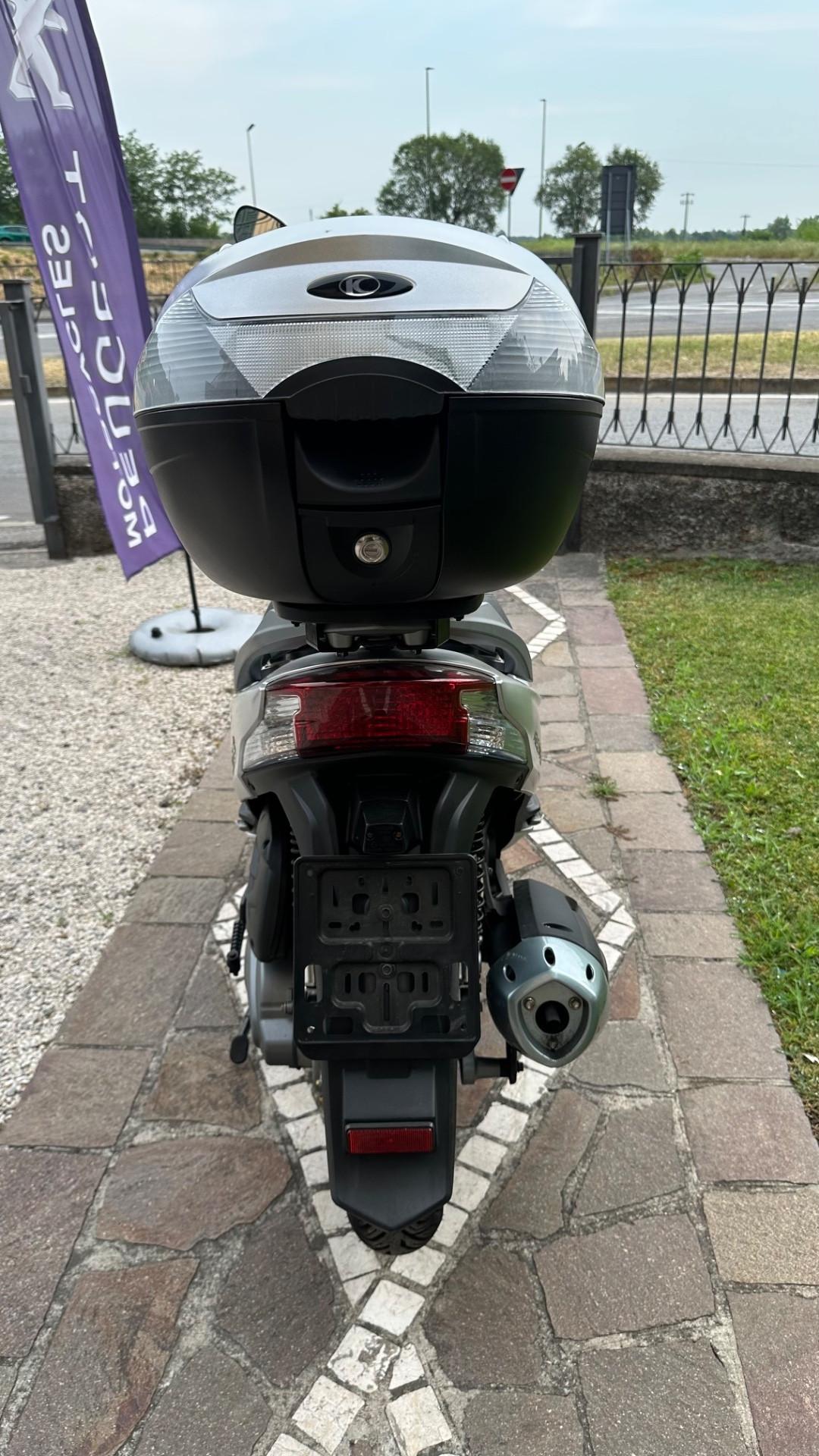 Kymco Agility 125 R 16 Plus Parabrezza e bauletto